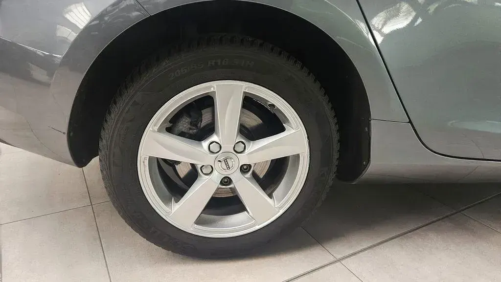 Gebraucht Volvo V40 Kinetic 122 PS (89 kW) 2017 Grau metallic