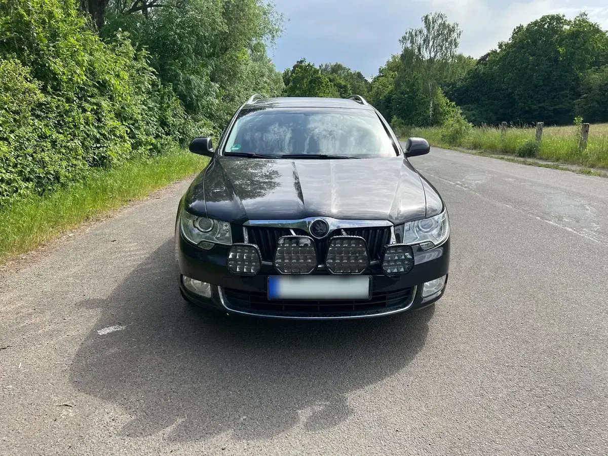 Gebraucht Skoda Superb 170 PS (125 kW) 2010 Braun Kombi