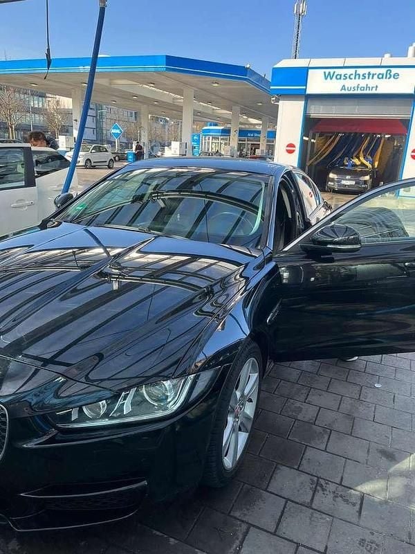 Gebraucht Jaguar XE Pure 179 PS (131 kW) 2015 Schwarz Limousine