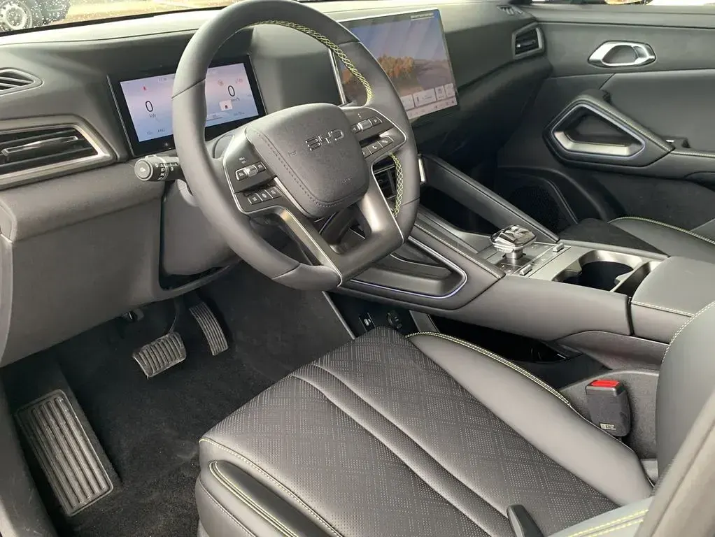 Neu BYD Atto 2 Boost 130 kW (177 PS) 2025 Grau SUV