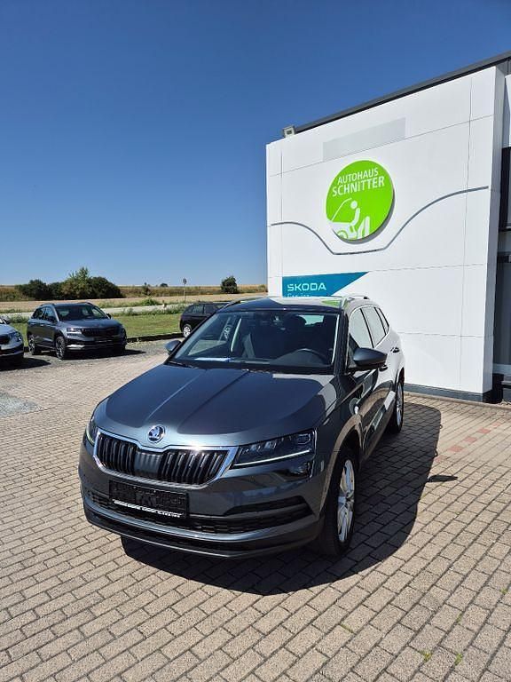 Quarzgrau metallic Gebraucht 2018 Skoda Karoq Style SUV | 22.490 € (Fairer Preis) - Bild 1/4