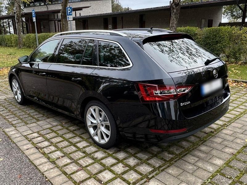 Gebraucht Skoda Superb Style 190 PS (139 kW) 2018 Schwarz Kombi