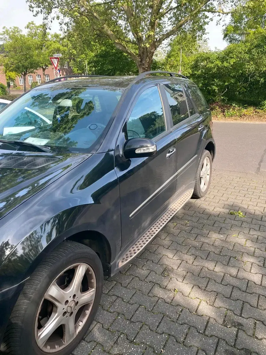Gebraucht Mercedes ML320 224 PS (164 kW) 2006 Schwarz SUV