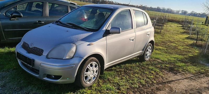 Silber Gebraucht 2005 Toyota Yaris Limousine | 2.000 € (Guter Preis) - Bild 1/4