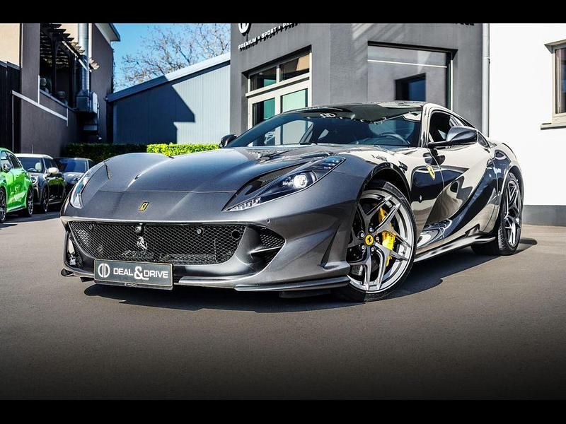 Gebraucht Ferrari 812 795 PS (584 kW) 2018 Grau Coupé