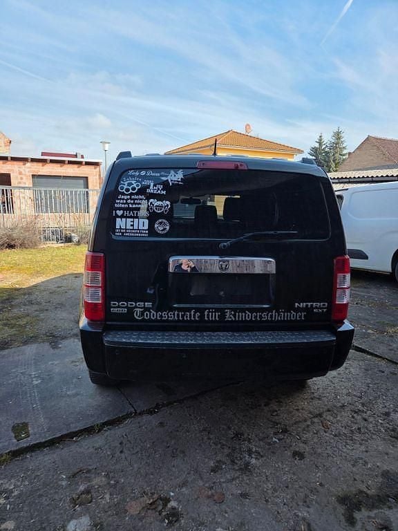 Gebraucht Dodge Nitro SXT 177 PS (130 kW) 2010 Schwarz SUV