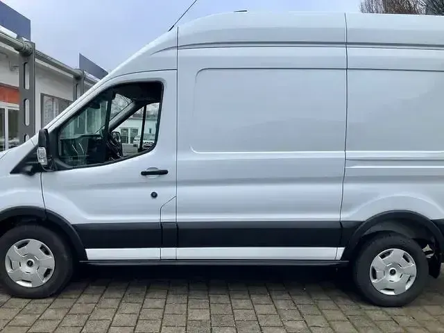 Gebraucht Ford Transit 165 PS (121 kW) 2025 Weiß Van / Kleinbus