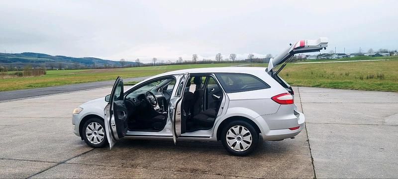 Gebraucht Ford Mondeo 140 PS (102 kW) 2009 Silber Kombi