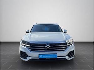 Gebraucht VW Touareg 231 PS (169 kW) 2023 Weiß (oryxweiß perlmutteffekt) SUV