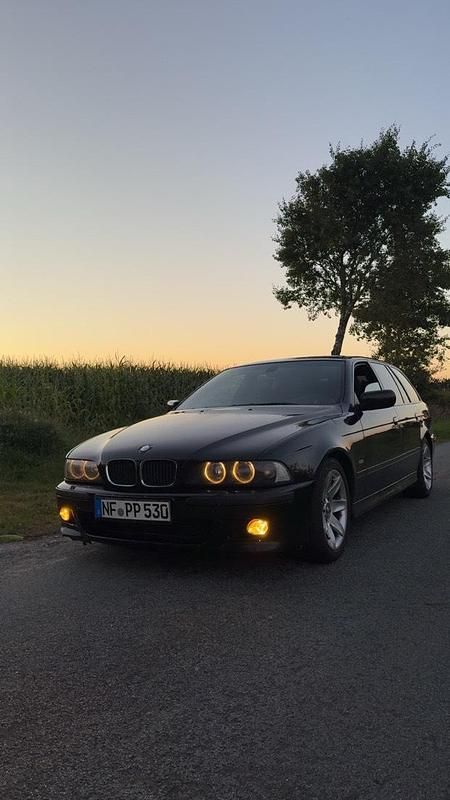 Schwarz Gebraucht 2002 BMW 530 Kombi | 3.900 € (Fairer Preis) - Bild 1/3
