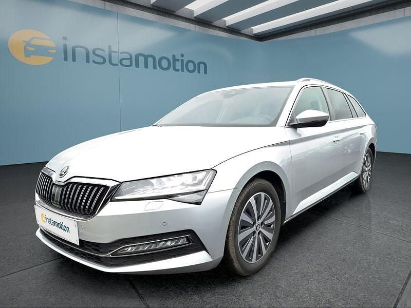 Silber Gebraucht 2022 Skoda Superb Kombi | 22.849 € (Superpreis) - Bild 1/4