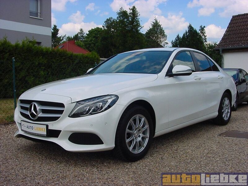 Polarweiß Gebraucht 2015 Mercedes C180 Limousine | 16.790 € (Fairer Preis) - Bild 1/4