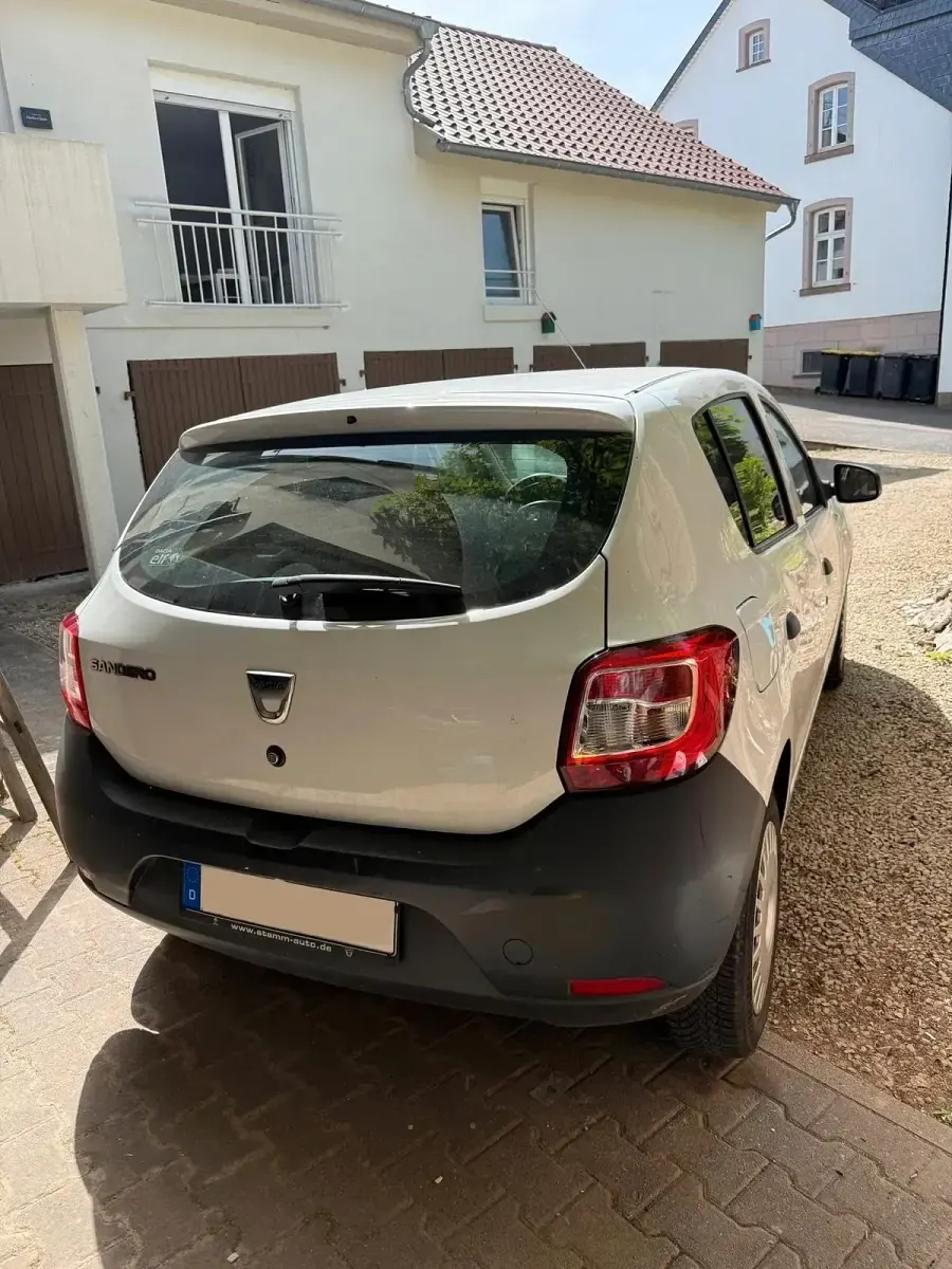 Używany Dacia Sandero 75 KM (55 kW) 2013 Biały Hatchback