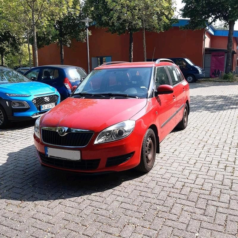 Rot Gebraucht 2011 Skoda Fabia Kombi | 3.500 € (Guter Preis) - Bild 1/4