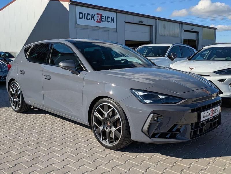 Grau Gebraucht 2025 Cupra Leon VZ Limousine | 34.950 € (Superpreis) - Bild 1/4
