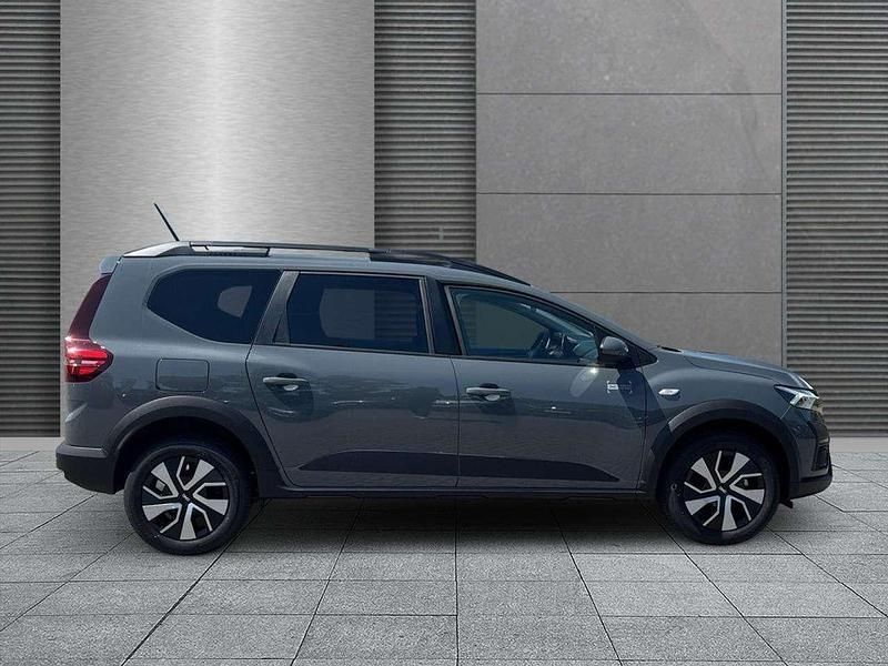 Schiefergrau Neu 2025 Dacia Jogger Expression Kombi | 23.190 € (Fairer Preis) - Bild 1/4