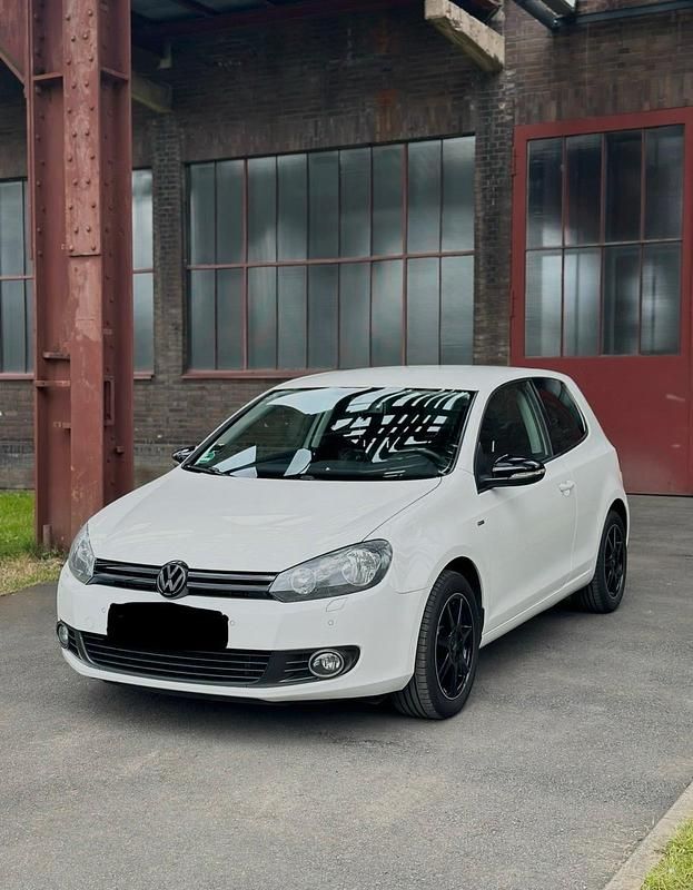 Gebraucht VW Golf VI Match 122 PS (89 kW) 2012 Weiß Kleinwagen