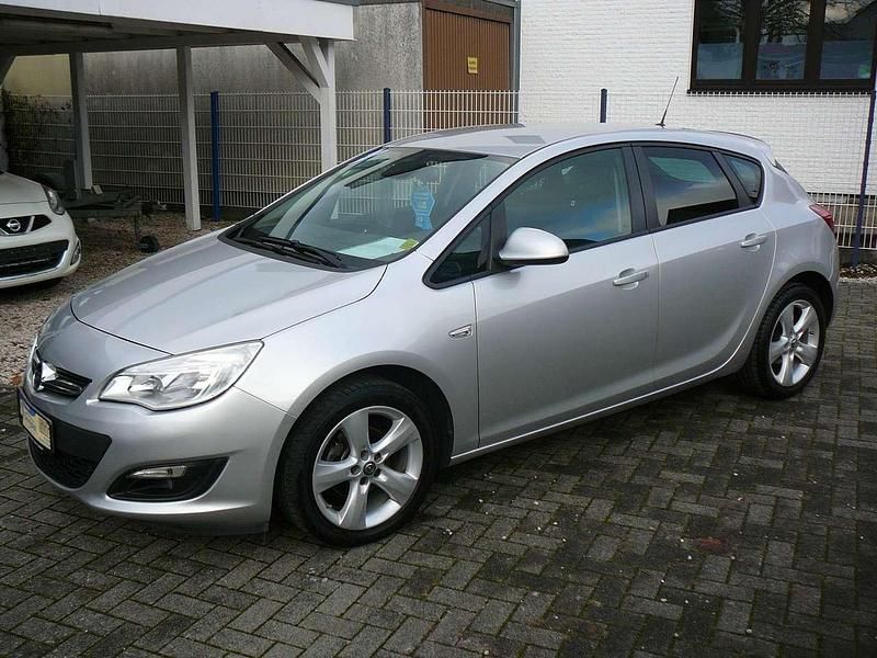 Silber Gebraucht 2015 Opel Astra Limousine | 6.950 € (Guter Preis) - Bild 1/4