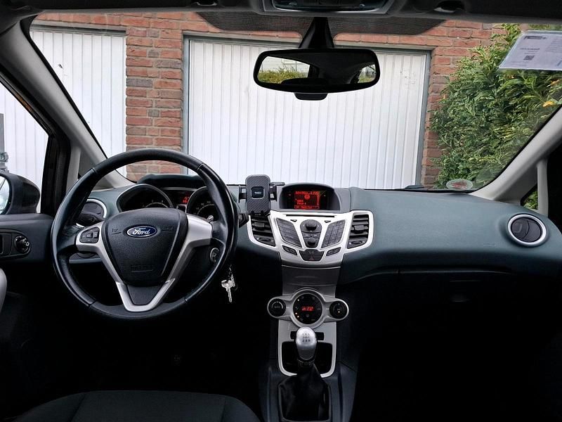 Violet Gebraucht 2009 Ford Fiesta Ghia Kleinwagen | 4.700 € - Bild 1/4