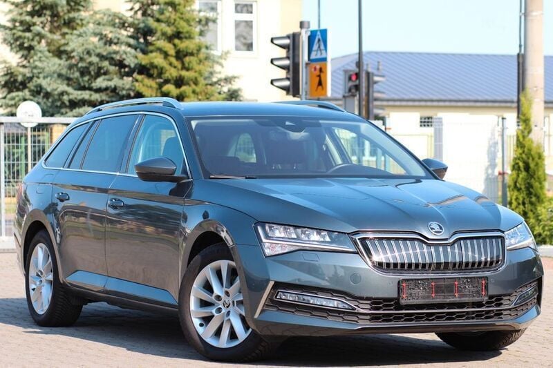 Grau Gebraucht 2020 Skoda Superb Style Kombi | 23.500 € (Superpreis) - Bild 1/4