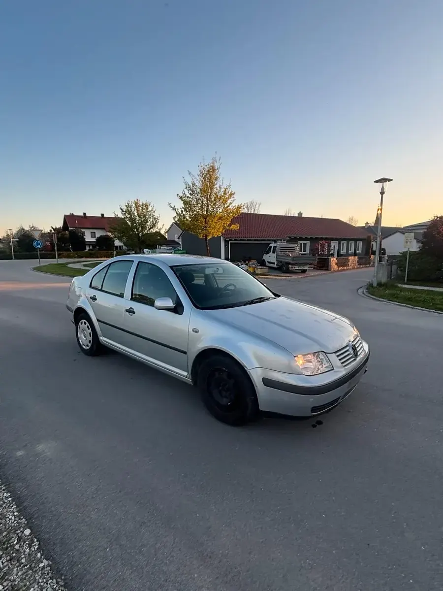 Gebraucht VW Bora 90 PS (66 kW) 2000 Grau Limousine