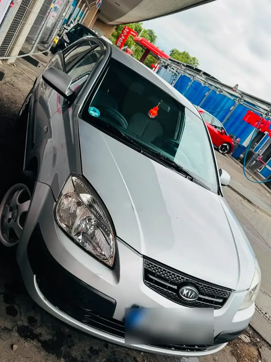 Gebraucht Kia Rio 95 PS (69 kW) 2005 Silber Kleinwagen