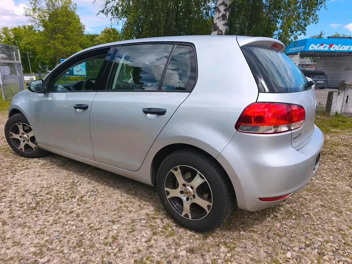 Gebraucht VW Golf VI 105 PS (77 kW) 2011 Silber Kleinwagen