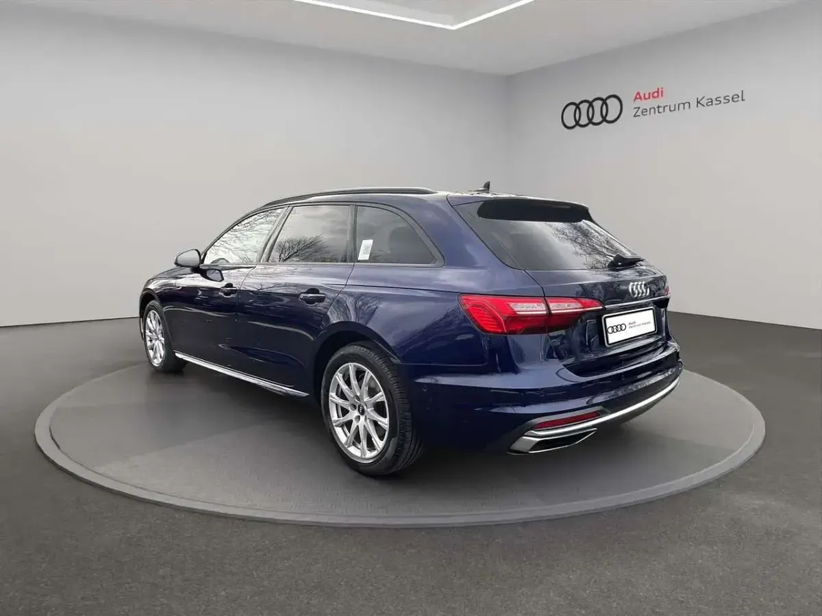Gebraucht Audi A4 Advanced Plus 204 PS (150 kW) 2023 Navarrablau metallic Kombi