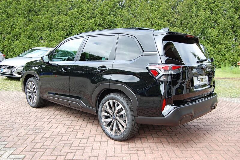 Neu Subaru Forester Platinum 136 PS (100 kW) 2025 Schwarz SUV