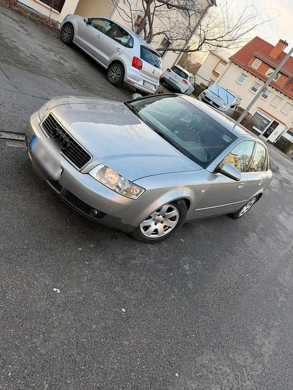 Grau Gebraucht 2001 Audi A4 Limousine | 3.000 € (Etwas zu teuer) - Bild 1/4