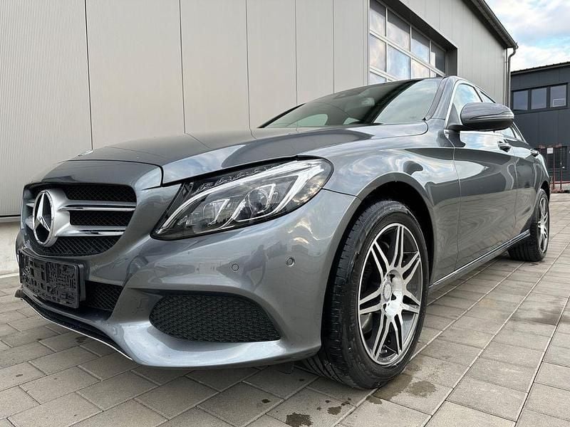 Grau Gebraucht 2017 Mercedes C250 Limousine | 24.990 € (Fairer Preis) - Bild 1/4