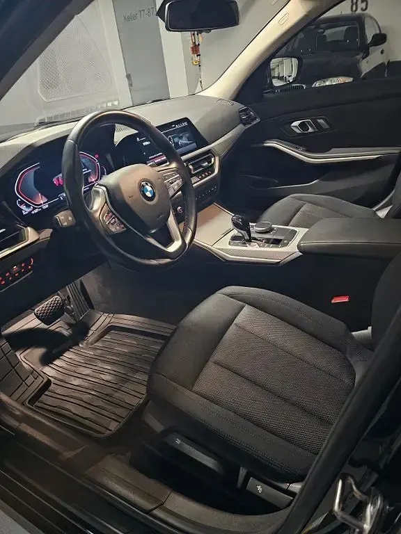 Gebraucht BMW 320 Advantage 190 PS (139 kW) 2022 Schwarz Kombi
