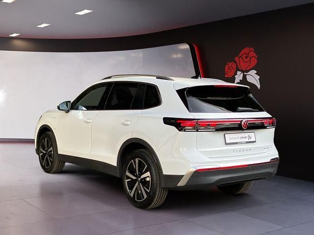 Neu VW Tiguan Elegance 150 PS (110 kW) 2025 Pure white uni SUV