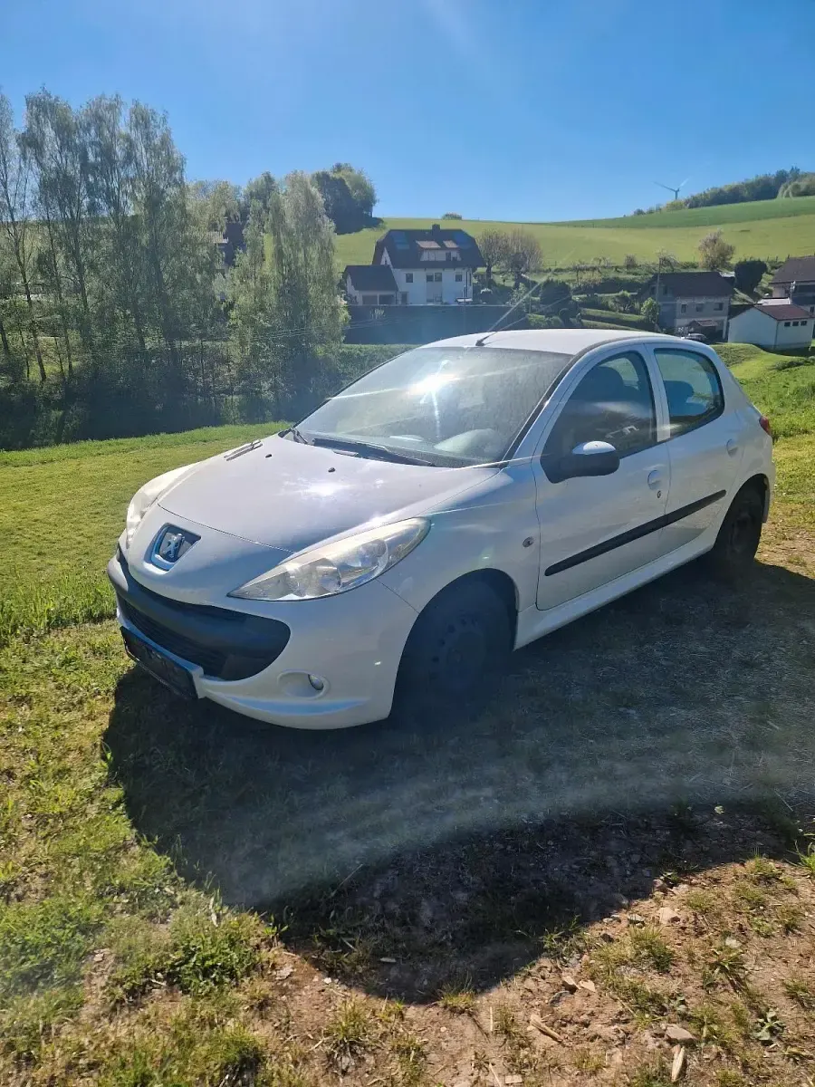 Gebraucht Peugeot 206+ 70 PS (51 kW) 2011 Kleinwagen