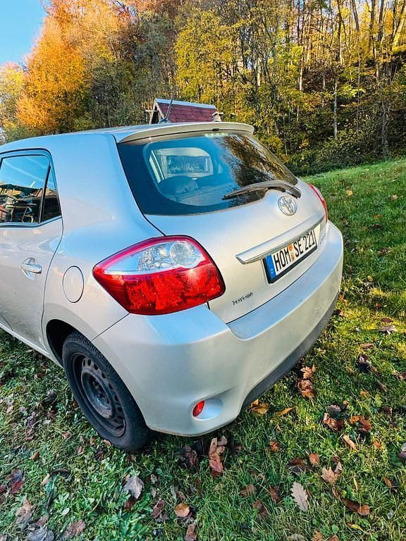 Silber Gebraucht 2010 Toyota Auris Limousine | 3.650 € (Fairer Preis) - Bild 1/3