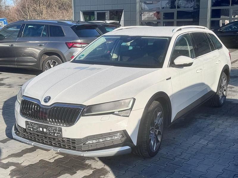 Weiß Gebraucht 2021 Skoda Superb Scout 4x4 Limousine | 15.989 € (Etwas zu teuer) - Bild 1/4