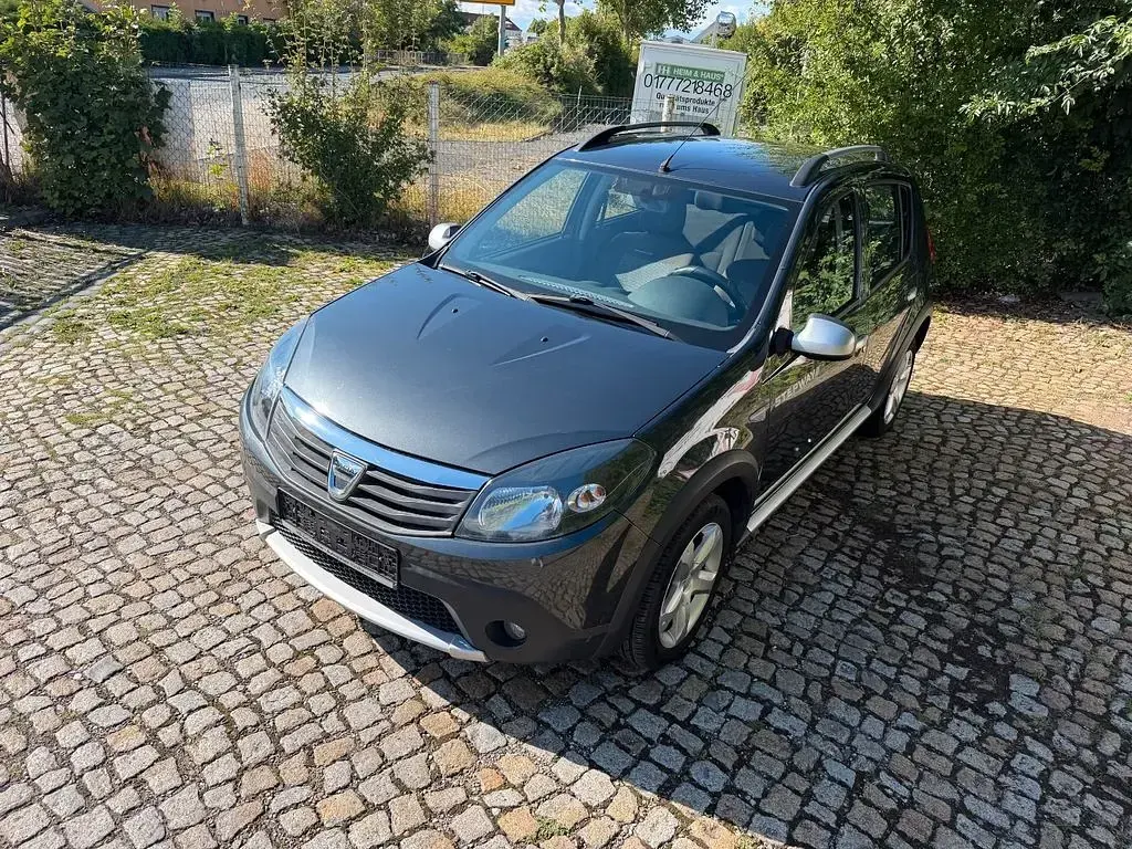 Gebraucht Dacia Sandero Stepway 84 PS (61 kW) 2011 Grau SUV