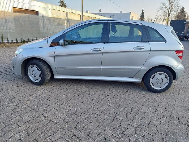 Gebraucht Mercedes B170 116 PS (85 kW) 2007 Polarsilber  metalliclack Van / Kleinbus