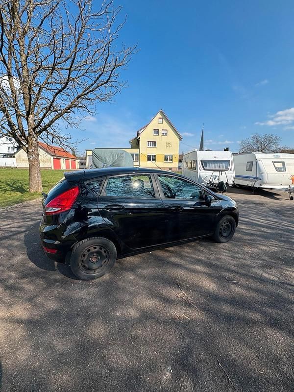 Gebraucht Ford Fiesta 60 PS (44 kW) 2010 Schwarz Kleinwagen