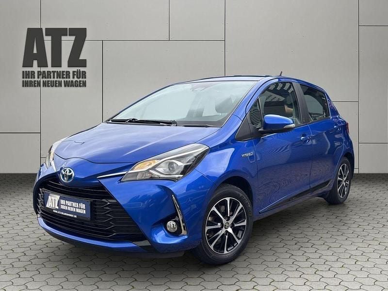 Blau Gebraucht 2018 Toyota Yaris Hybrid Team Limousine | 11.999 € (Fairer Preis) - Bild 1/4