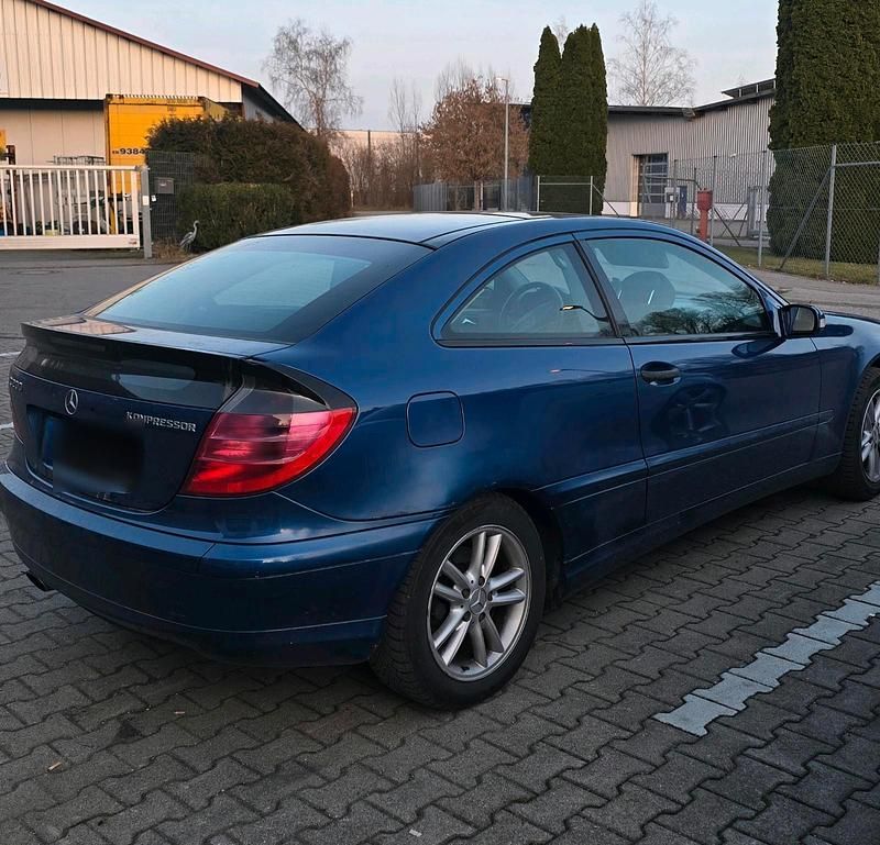 Gebraucht Mercedes C200 163 PS (119 kW) 2002 Blau Coupé