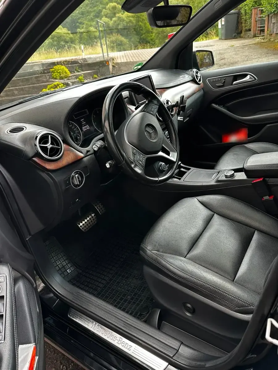 Gebraucht Mercedes B220 177 PS (130 kW) 2014 Schwarz Kleinwagen