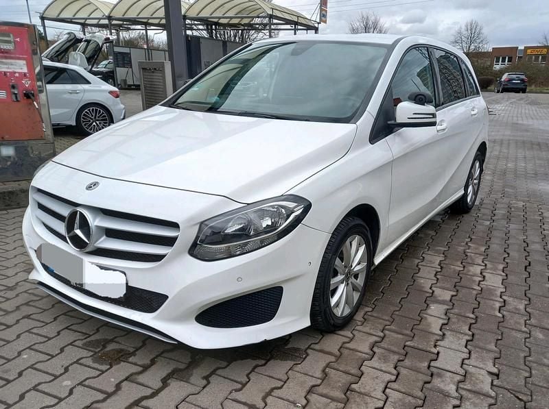 Gebraucht Mercedes B220 170 PS (125 kW) 2019 Weiß Van / Kleinbus