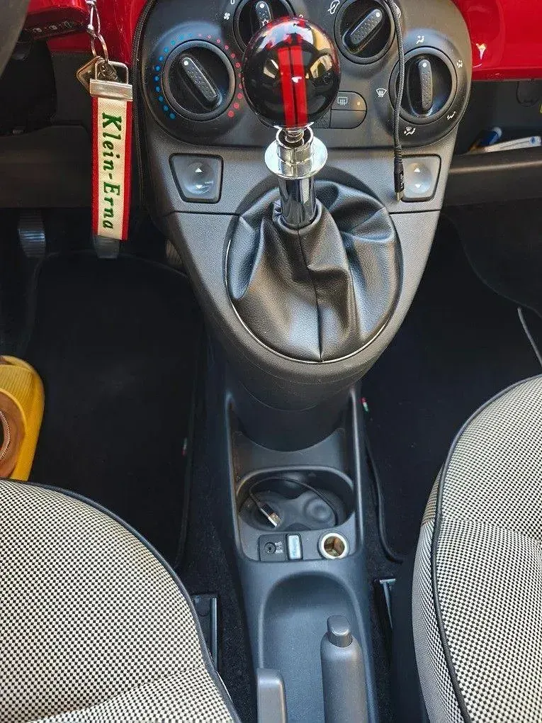Gebraucht Fiat 500 Lounge 69 PS (50 kW) 2011 Rot Kleinwagen
