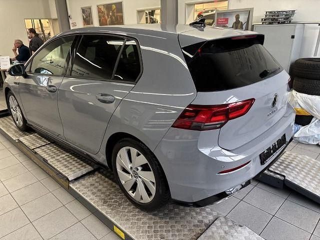 Gebraucht VW Golf VIII R-line 150 PS (110 kW) 2022 Grau Limousine