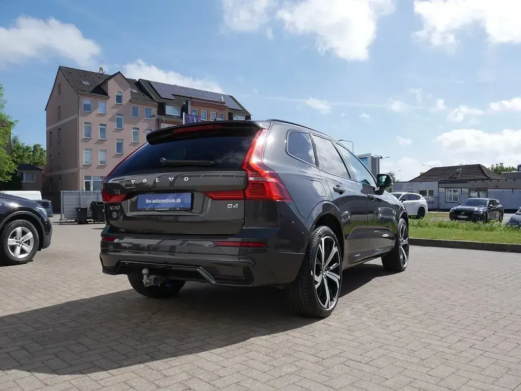 Gebraucht Volvo XC60 Plus 197 PS (144 kW) 2024 Grau SUV