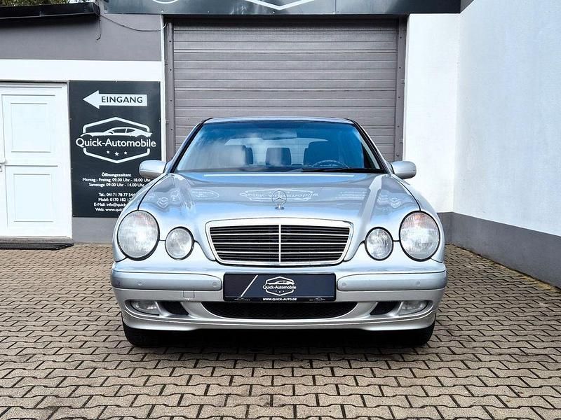 Gebraucht Mercedes E240 Classic 170 PS (125 kW) 2001 Silber Limousine