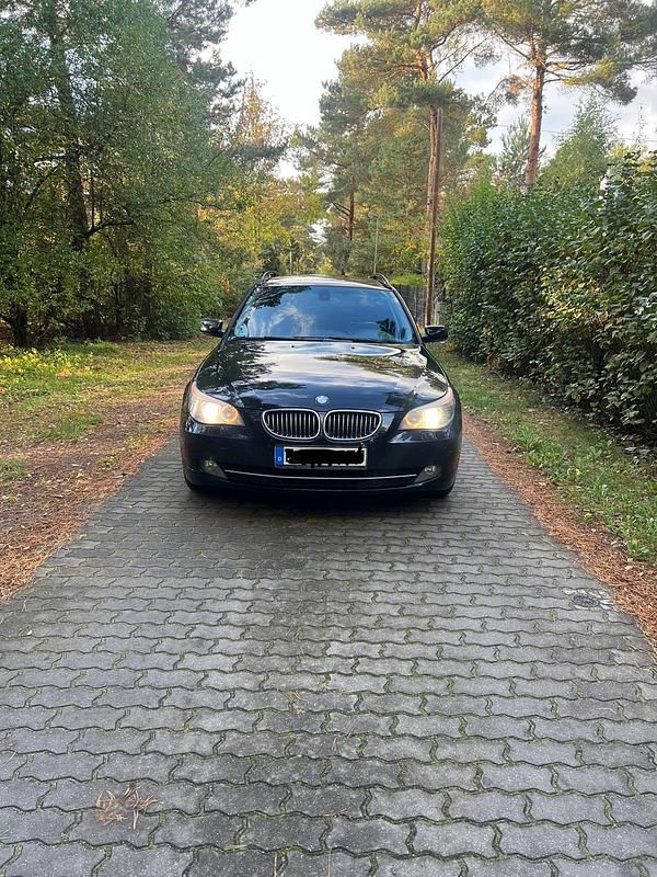 Schwarz Gebraucht 2007 BMW 525 Kombi | 2.300 € (Guter Preis) - Bild 1/4