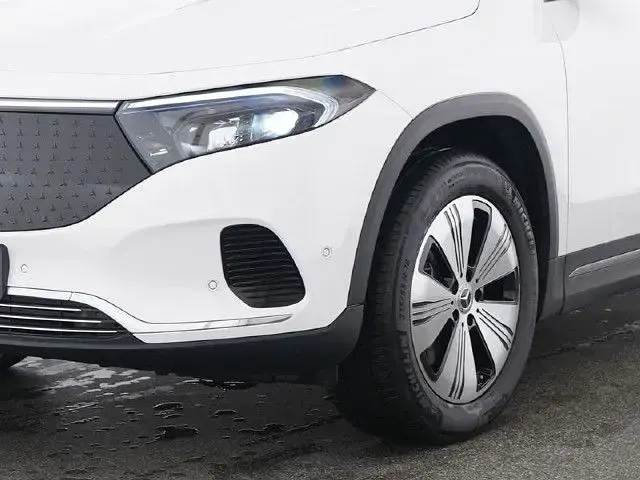 Gebraucht Mercedes EQA250 139 kW (190 PS) 2025 Weiß SUV