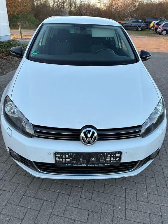 Gebraucht VW Golf VI Style 105 PS (77 kW) 2011 Weiß Kleinwagen